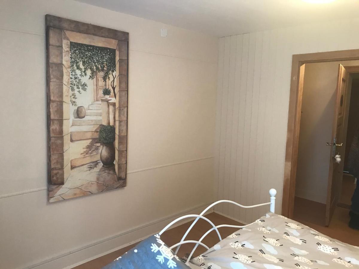 Alte Post Mit Geschichte Und Restaurant Lejlighed Tavanasa Eksteriør billede