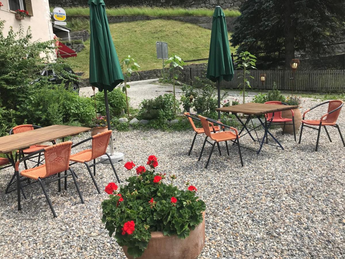 Alte Post Mit Geschichte Und Restaurant Lejlighed Tavanasa Eksteriør billede
