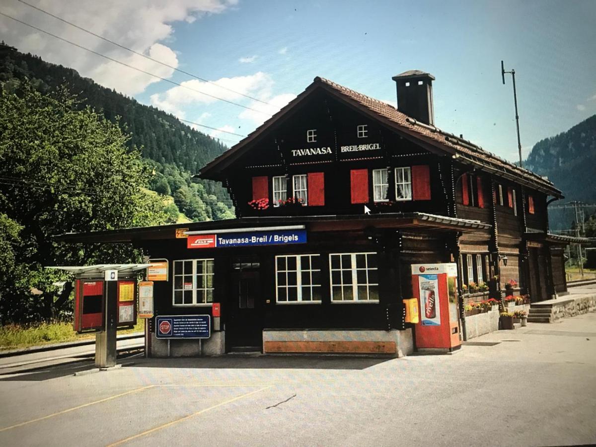Alte Post Mit Geschichte Und Restaurant Lejlighed Tavanasa Eksteriør billede